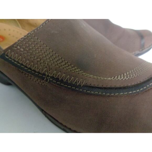 unSTRUCTURED by Clarks Womens US 8M Burgundy Nubuck Leather Slip On Wedge Shoe - Picture 2 of 8